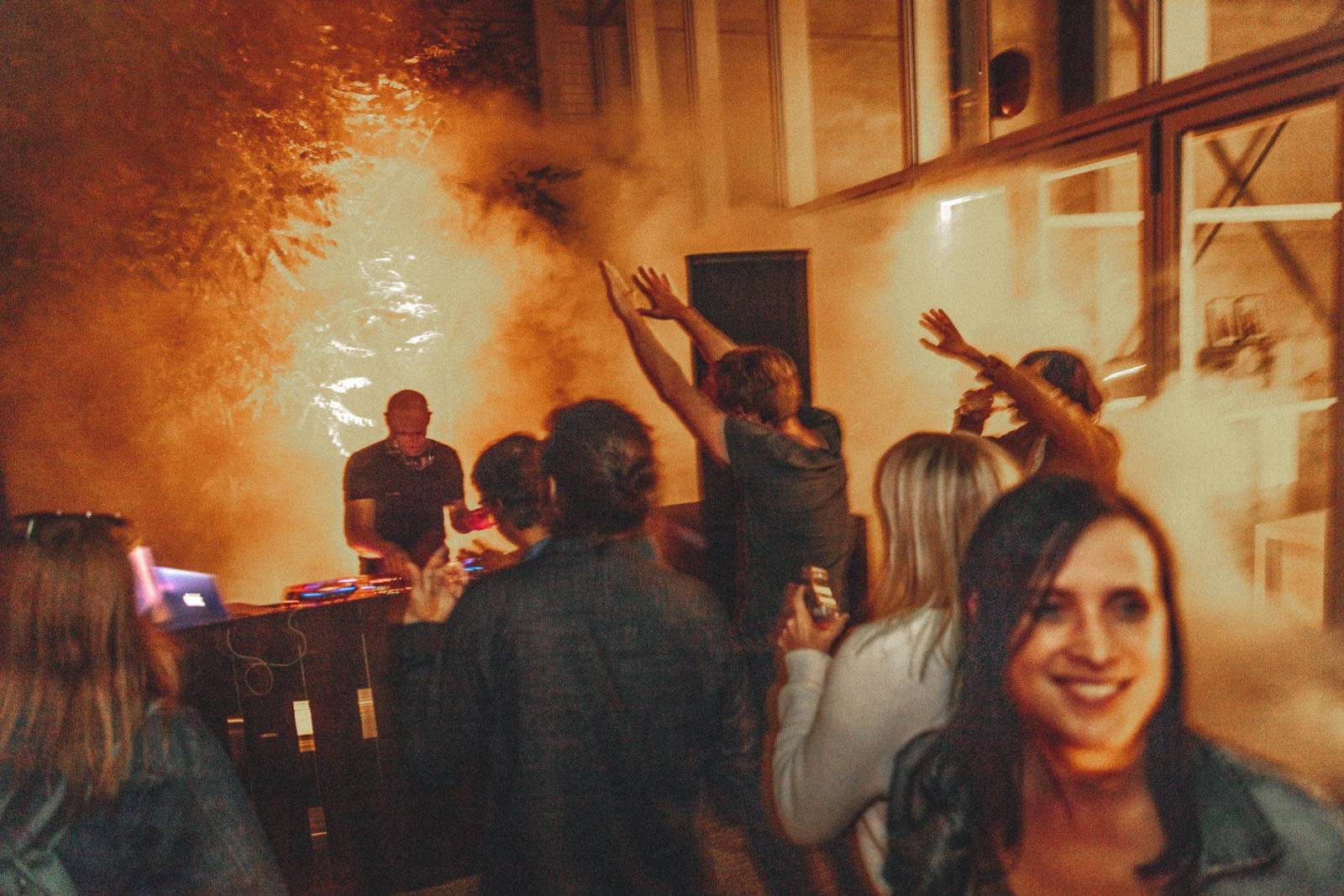 Hofnar - Licht & Geluid - Audiovisuele Diensten - DJ - Artiesten - House of Weddings - House of Events - 3