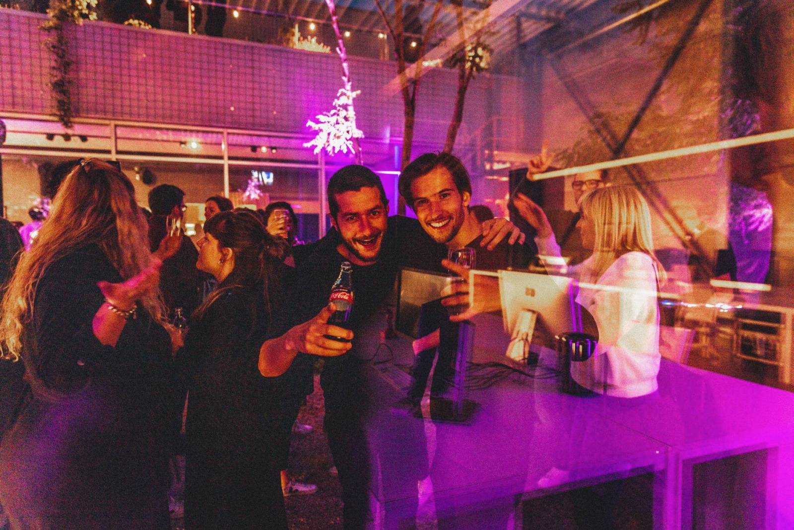 Hofnar - Licht & Geluid - Audiovisuele Diensten - DJ - Artiesten - House of Weddings - House of Events - 4