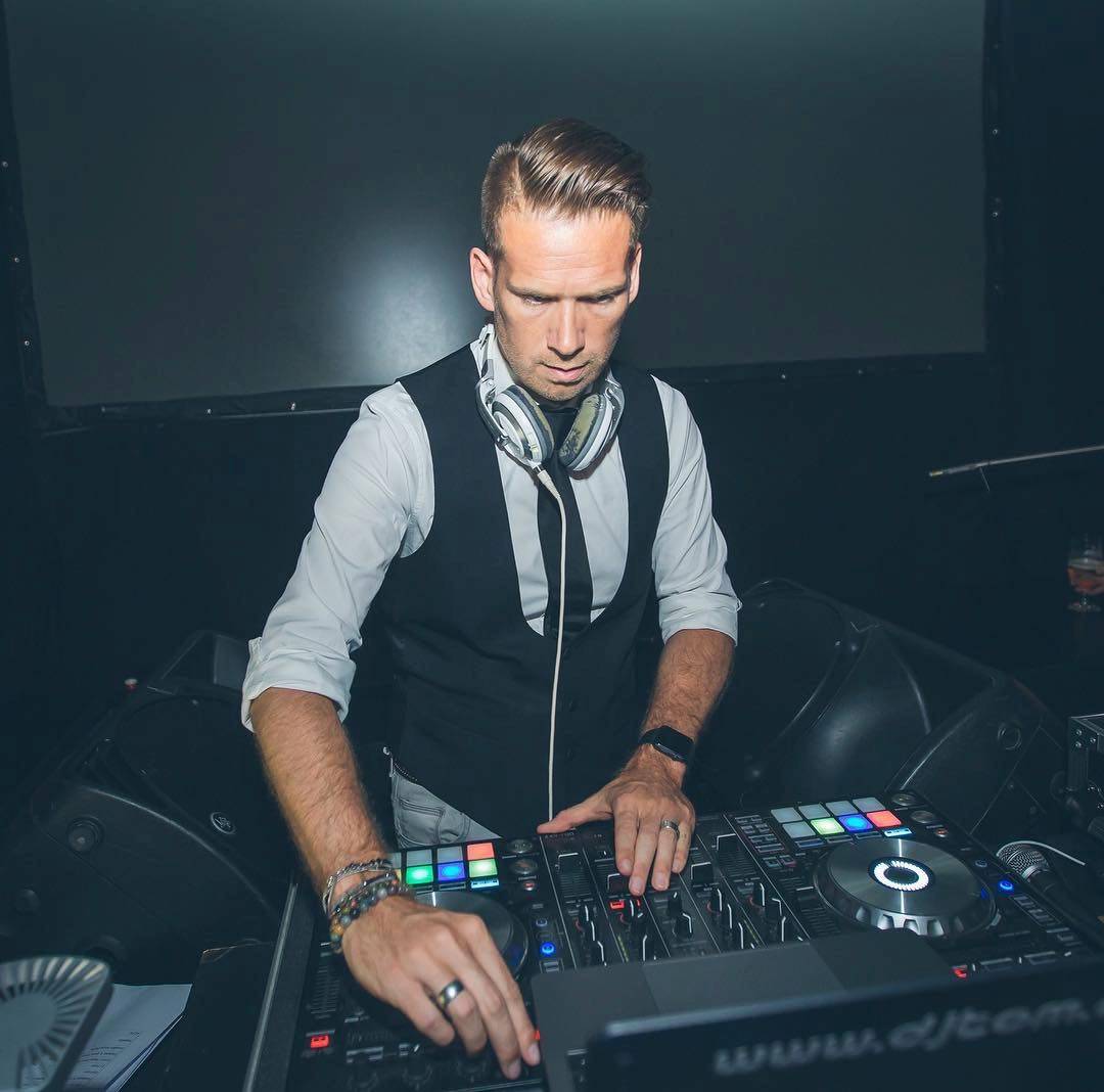 Hofnar - Licht & Geluid - Audiovisuele Diensten - DJ - Artiesten - House of Weddings - House of Events - 5