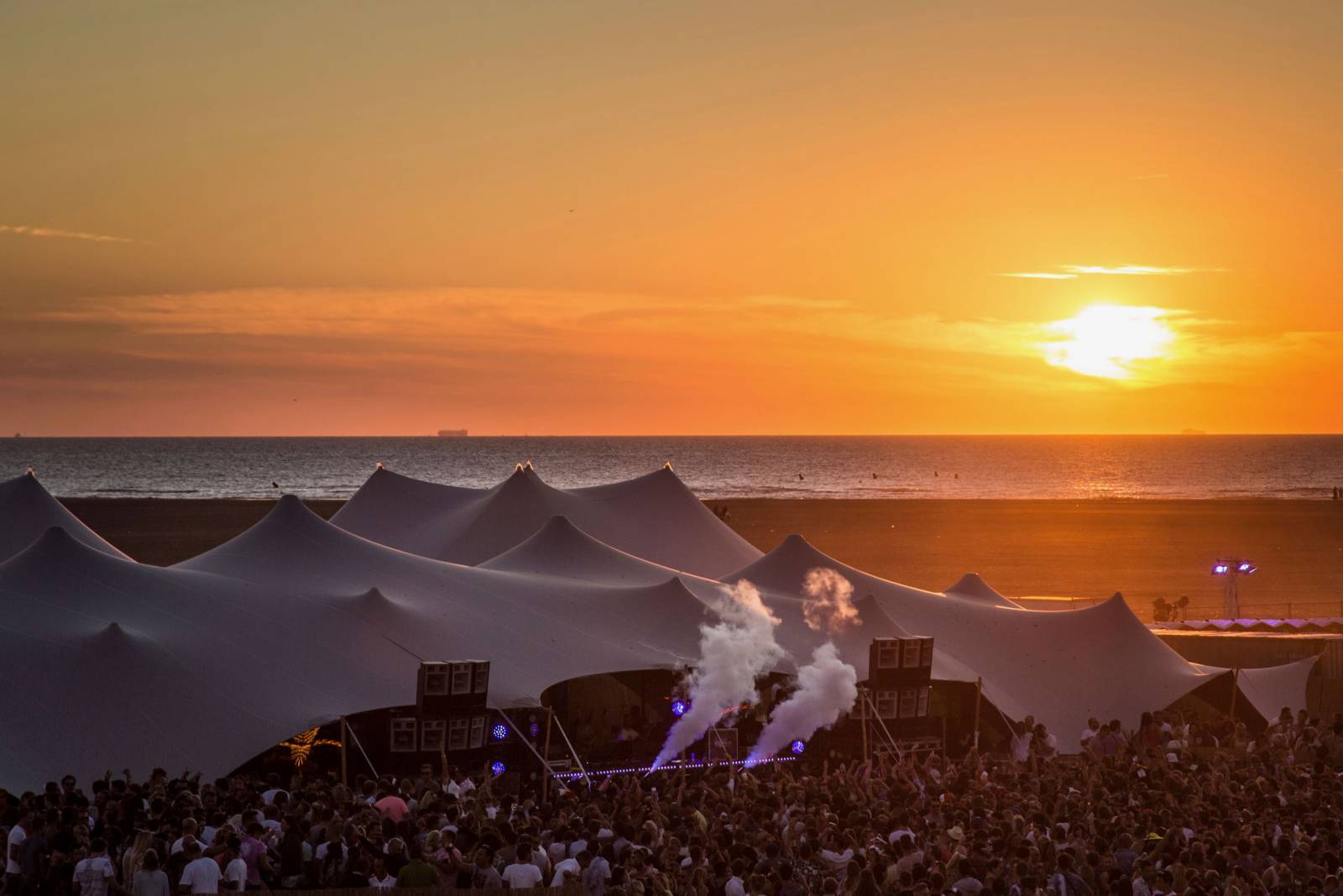 Organic-Concepts - Tenten - Feesttenten - Verhuur Tenten - Stretch - Silver Cloud Tent 1000m2 - House of Events - 1